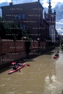 Kajakiem po Kanale Raduni w Gdańsku. 19.07.2016 fot....
