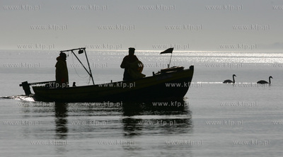 Sopoccy rybacy wracaja z morza. 29.03.2006 fot. Krzysztof...