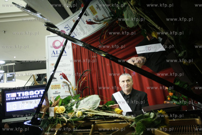 Gdansk. Centrum handlowe Alfa Centrum. Romuald Koperski...