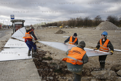 Gdansk Zaspa. Wichura. Nz powalony plot z placu budowy...