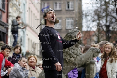 Gdansk. Ul. Dlugi Targ. Happening Pierwszy Zjazd Hamletów...