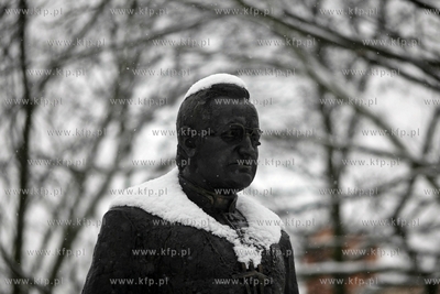Pomnik pralata Henryka Jankowskiego w Gdansku. 11.01.2013...