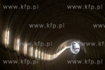 Tunel pod Martwa Wisla, wywiercony przez maszyne TBM....
