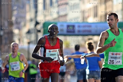 Gdańsk. Bieg św. Dominika. Nz. zwyciezca biegu Kenijczyk...