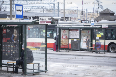 Patrol Straży Miejskiej na dworcu autobusowym Wrzeszcz...