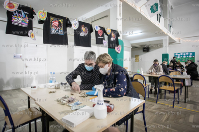 Liczenie pieniędzy w sztabie orkiestrowym w Zespóle...