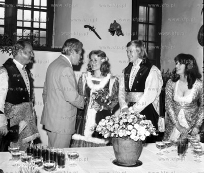 Jarmark Dominikanski. Jedna z tradycji był tzw. slub...