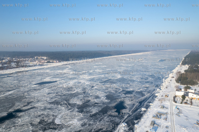 Skuta lodem Wisła w Mikoszewie. 20.01.2026 fot. Paweł...