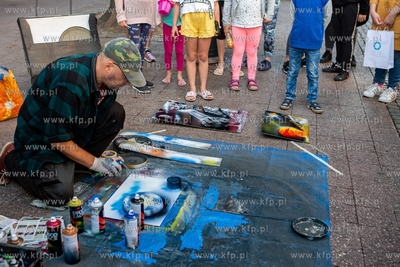 Sopot, Radek Łukasiewicz artysta malujący sprayem....