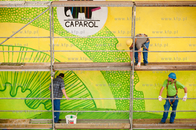 Gdansk. Zaspa. Pilotow 10. Demontaz rusztowania i odsloniecie...