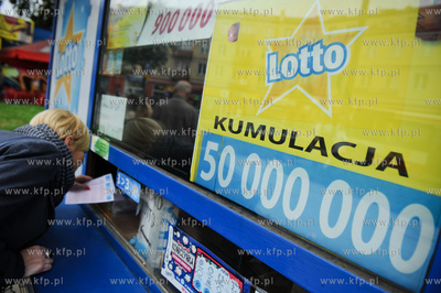 Gdansk. Wrzeszcz. Kolektura Lotto. Kumulacja 50 000...