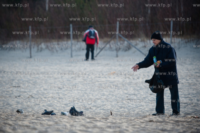 Gdansk. Sloneczne popoludnie na plazy w Jelitkowie.
09.03.2012
fot....