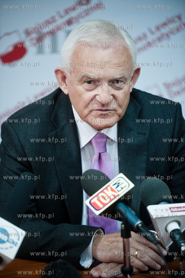 Gdynia. Biuro poselskie Leszka Millera. Wspolna konferencja...