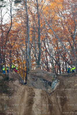 Gdynia. Akcja zsuwania powojennego polskiego schronu...