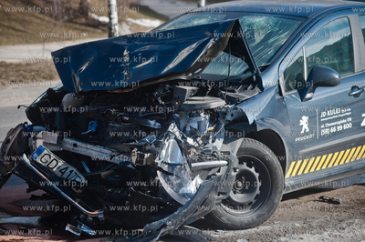 Gdansk. Ul. Piotrkowska. Zderzenie czolowe busa oraz...