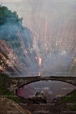 Wyburzanie Mostku Weisera na gdanskiej Strzyzy. Rozbiorke...