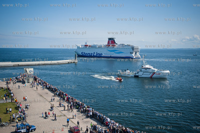 Gdynia. Swieto Morza. Pokaz dzialan antyterrorystycznych...