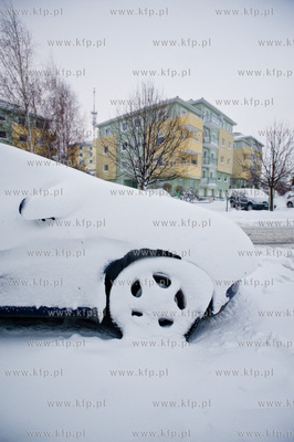 Gdansk. Os. Pogodne. Porywisty wiatr oraz silne opady...