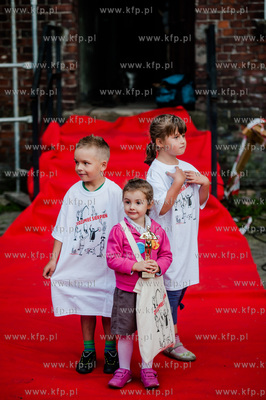 Gdansk. Podworko ulic Robotniczej i Jana z Kolna. Sasiedzi...