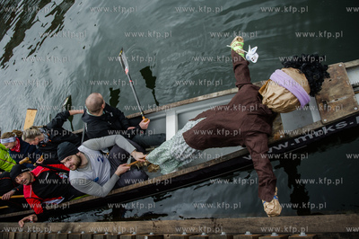 Gdansk. Wspolny przemarsz pod haslem Radoscia powitaj...