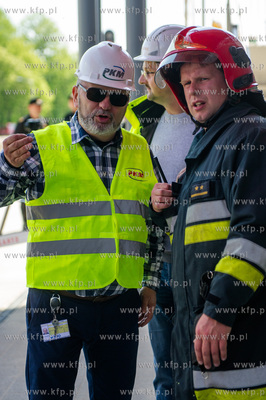 Gdansk. Cwiczenia Strazy Pozarnej na nowo budowanym...