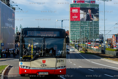 Gdansk. Autobus ZKM marki Solaris, linii 130.
23.04.2015
fot....