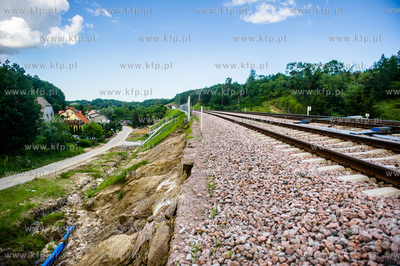Gdańsk. Uszkodzony przez silne opady deszczu nasyp...