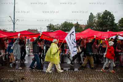 Gdańsk. Manifestacja Komitetu Obrony Demokracji pod...
