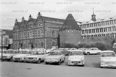 Parking na Targu Węglowym w Gdańsku. 
7.04.1975
1kwiecien75_z.kosycarz_p4
Fot....