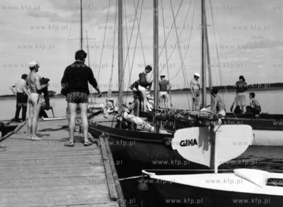 Na przystani jachtowej na Martwej Wiśle w Górkach...