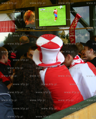 Kibice na ulicach i w pubach Gdyni przed i podczas...