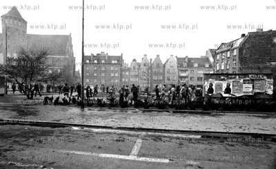 Gdansk. Stan Wojenny. Starcia z milicja. Nz. starcia...