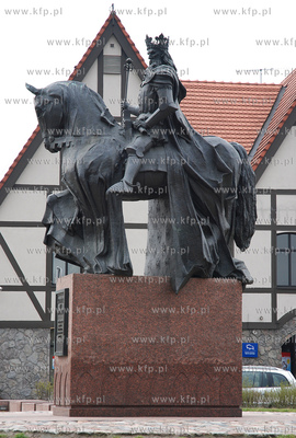 Bydgoszcz. Pomnik Kazimierza III Wielkiego przy Walach...