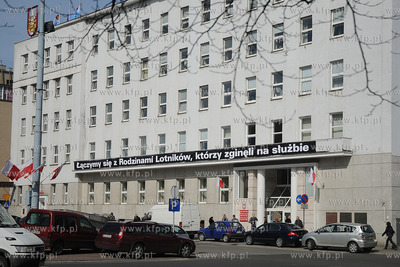 Na znak zaloby w po tragicznej smierci czterech lotnikow...