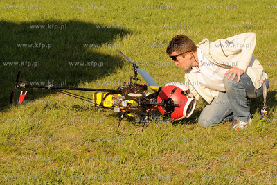 Miniaturowy smiglowiec RC do filmowania i fotografowania...