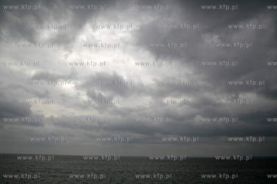 Chmury nad Polwyspem Helskim. 16.04.2010 fot. Jerzy...