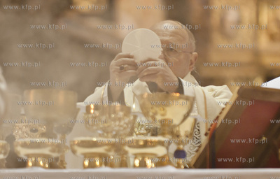 Msza Wieczerzy Panskiej w katedrze pelplinskiej sprawowana...