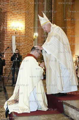 W Bazylice katedralnej w Pelplinie świecenia biskupie...