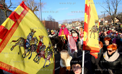 Orszak Trzech Kroli na ulicach Chojnic. 06.01.2015...