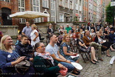 Gdańsk. Biblioteka na ul. Mariackiej. Narodowe czytanie...