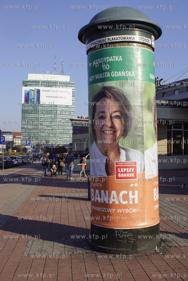 Reklamy wyborcze w Gdańsku.  Plakat Jolanty Banach...