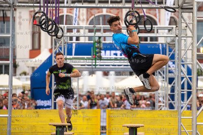 Zawodu biegu z przeszkodami OSCR 100 na molo w Sopocie....