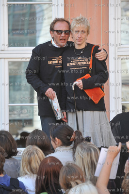 Gdansk. Dlugi Targ. Happening pt Aktorzy Przyjechali...