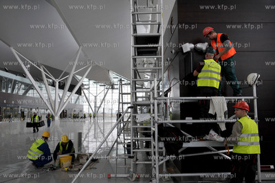 Gdansk, Rebiechowo. Prace wykonczeniowe terminala T2...