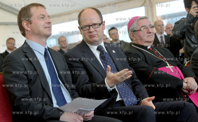 Uroczyste poswiecenie i wmurowanie kamienia wegielnego...