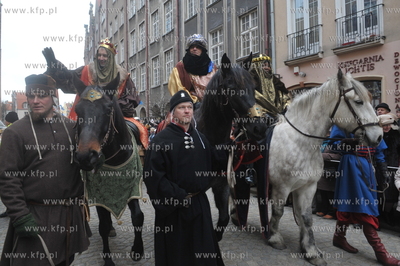 Orszak Trzech Kroli przeszedl ulicami Gdanska. W role...