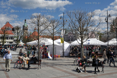 Sopot. Targ sniadaniowy na placu Przyjaciol Sopotu....