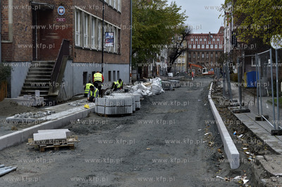 Gdańsk. Wymiana nawierzchi ulicy i chodnika na ul....