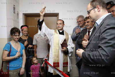 Uroczystosc oficjalnego przekazania 98 nowych mieszkan...