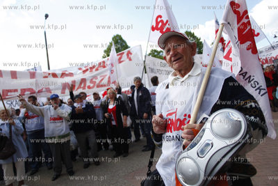 Gdansk. Manifestacja przedstawicieli NSZZ Solidarnosc...